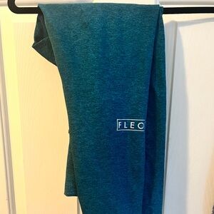 Teal XL FLEO leggings, great condition gently used